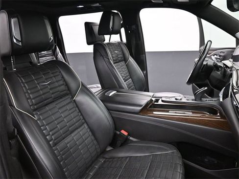 Used 2021 Cadillac Escalade ESV Premium Luxury Platinum image 28