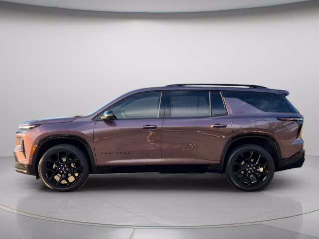 Used 2025 Chevrolet Traverse RS FWD image 3