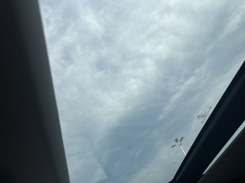 Used 2022 Ford Explorer XLT w/ Equipment Group 202A image 31