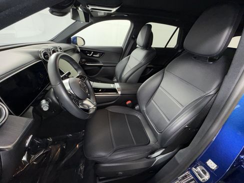 Used 2025 Mercedes-Benz GLC 300 4MATIC image 13