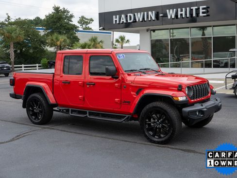 Used 2025 Jeep Gladiator Sport AWD/4WD image 1