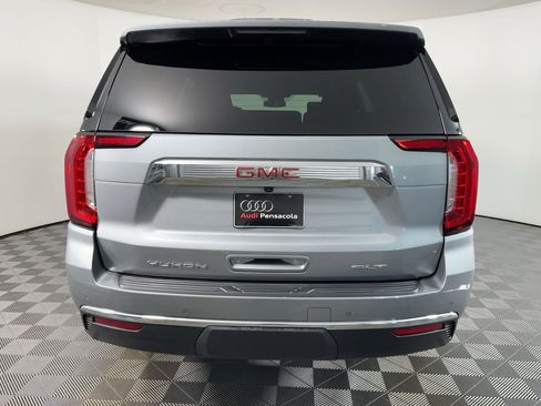 Used 2024 GMC Yukon SLT w/ SLT Luxury Package image 8
