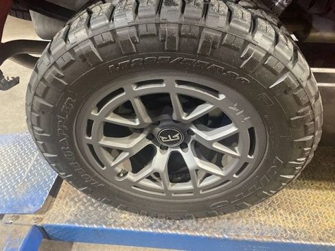 Used 2019 Ford F150 XLT w/ Equipment Group 302A Luxury AWD/4WD image 8