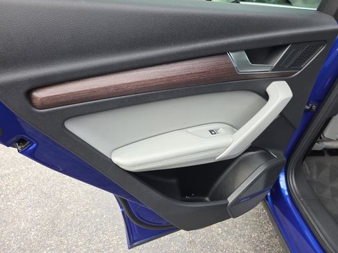 Used 2021 Audi Q5 e Premium Plus w/ Premium Plus Package image 42