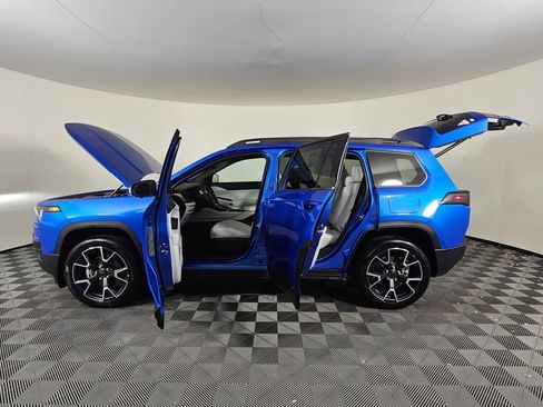 New 2026 Jeep Cherokee Overland w/ Advanced Pro Tech Group AWD/4WD image 17