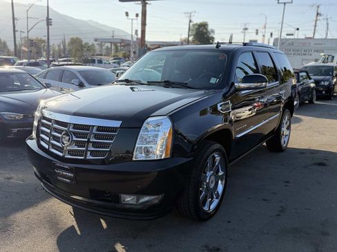 Used 2011 Cadillac Escalade 4WD Hybrid image 3