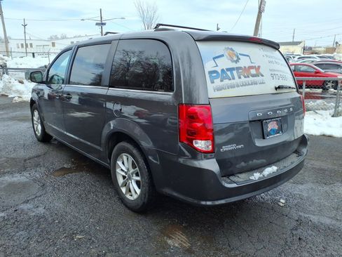 Used 2018 Dodge Grand Caravan SXT image 3