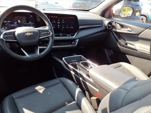 Used 2025 Chevrolet Equinox LT w/ Convenience Package II image 14