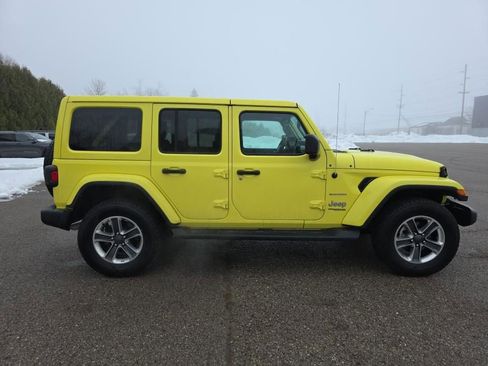 Used 2022 Jeep Wrangler Unlimited Sahara w/ Cold Weather Group image 4