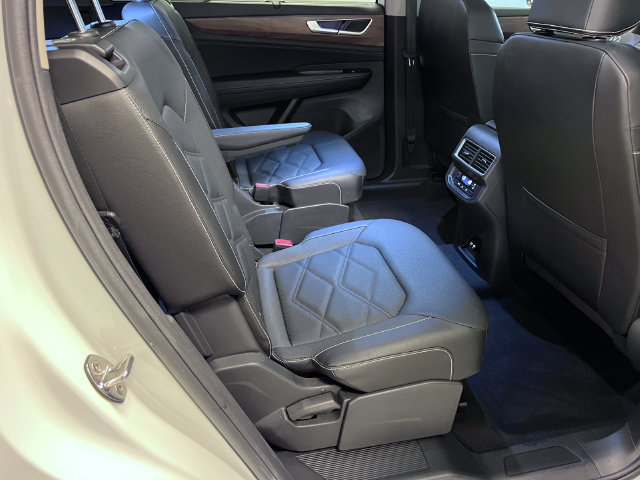 Certified 2026 Volkswagen Atlas SE FWD image 13