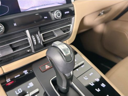 Certified 2023 Porsche Macan S AWD/4WD image 34