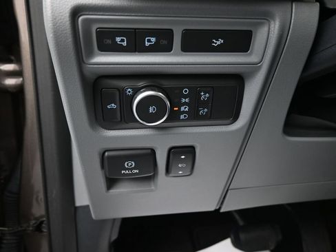 Used 2022 Ford F150 Lariat w/ Equipment Group 501A Mid image 11