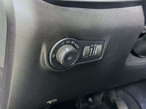 Used 2022 Jeep Compass Latitude image 12