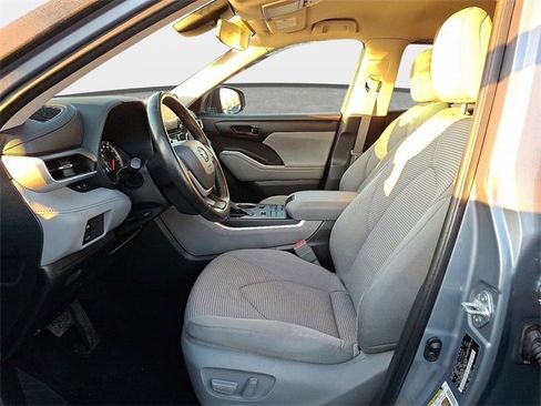 Certified 2022 Toyota Highlander LE image 18