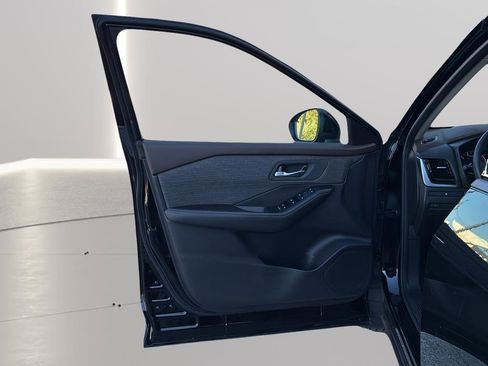 Used 2021 Nissan Rogue SV image 9