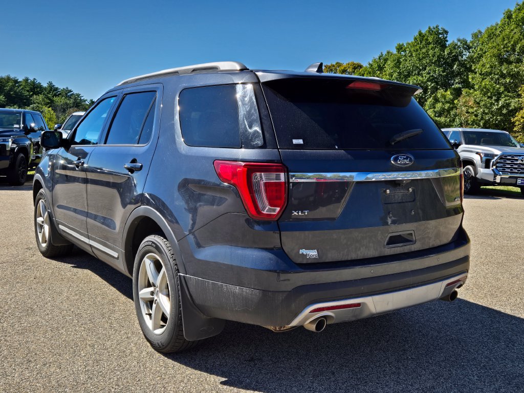 Used 2017 Ford Explorer XLT w/ Equipment Group 202A AWD/4WD image 3