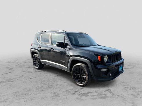 Certified 2022 Jeep Renegade Altitude w/ Convenience Group AWD/4WD image 2