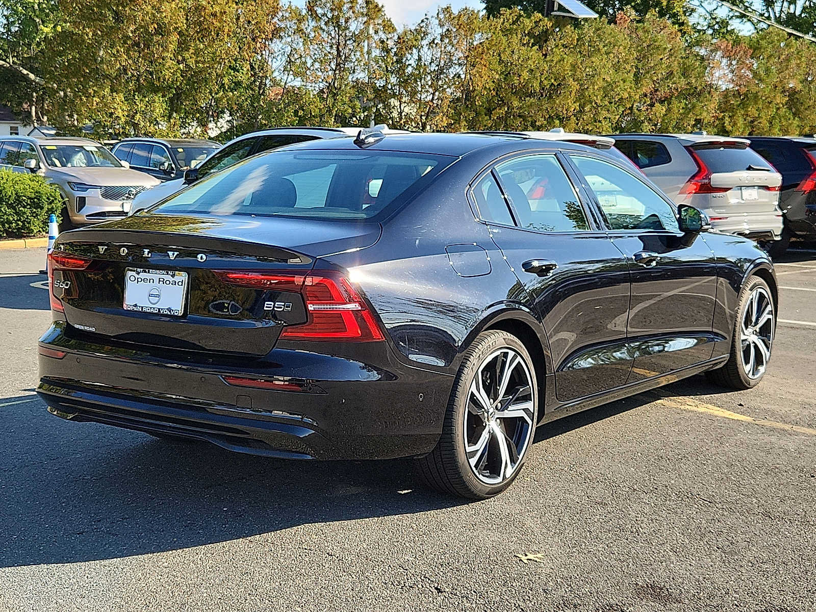 Certified 2024 Volvo S60 B5 Plus w/ Climate Package AWD/4WD image 6