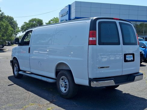 Used 2025 Chevrolet Express 2500 w/ Driver Convenience Package RWD image 5
