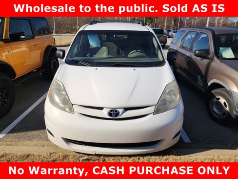 Used 2010 Toyota Sienna CE image 3