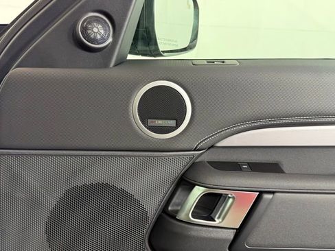 Certified 2025 Land Rover Discovery Dynamic SE image 38