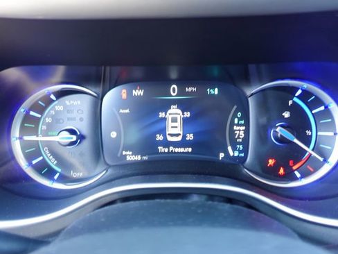 Used 2022 Chrysler Pacifica Touring-L image 15