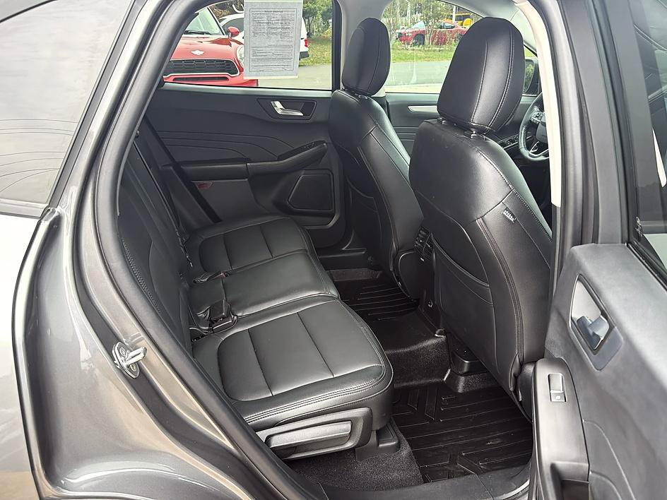 Used 2021 Ford Escape SE w/ SE Sport Appearance Package FWD image 31