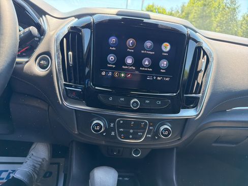 Used 2023 Chevrolet Traverse LT FWD image 12