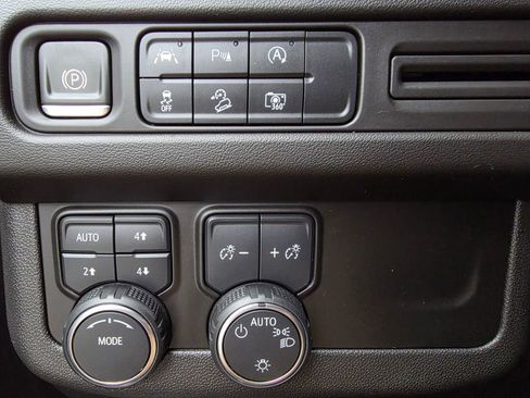 Used 2024 Chevrolet Tahoe Z71 w/ Luxury Package image 12