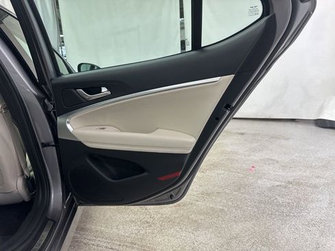 Used 2026 Genesis G70 2.5T image 20