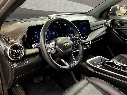 Used 2025 Chevrolet Equinox LT w/ Convenience Package II image 12