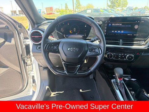 Used 2025 Chevrolet Trax RS w/ Sunroof Package FWD image 13