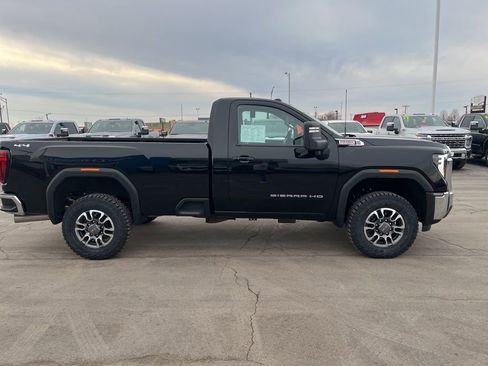 Used 2024 GMC Sierra 3500 SLE w/ SLE Convenience Package image 4