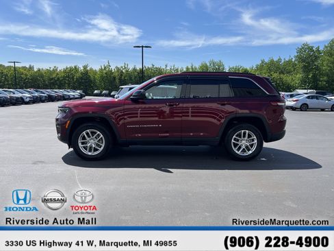 Used 2025 Jeep Grand Cherokee Laredo X w/ Luxury Tech Group I AWD/4WD image 4