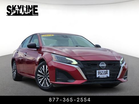 Used 2024 Nissan Altima 2.5 SV image 1