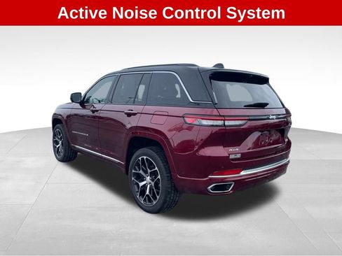 Used 2024 Jeep Grand Cherokee Summit image 3