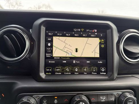 Used 2021 Jeep Wrangler Unlimited Sahara image 27