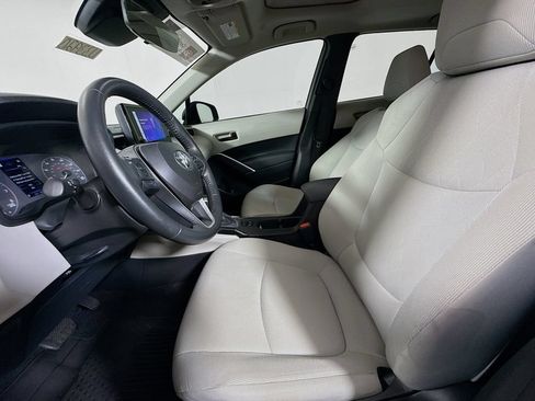 Certified 2025 Toyota Corolla Cross LE w/ Moonroof Package FWD image 21