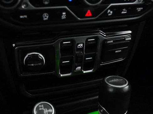 Used 2021 Jeep Gladiator Overland w/ Uconnect 4C Nav & Sound Group image 22