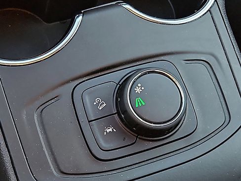 Used 2024 GMC Terrain SLE image 24