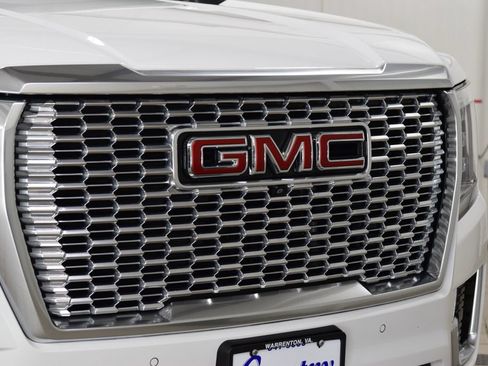 Used 2024 GMC Yukon XL Denali AWD/4WD image 11