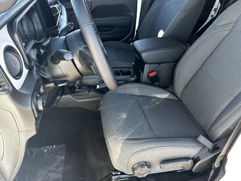 New 2025 Jeep Gladiator Sport AWD/4WD image 17