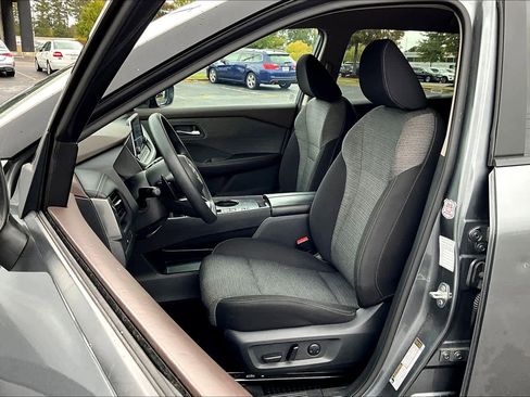 Used 2023 Nissan Rogue SV image 7
