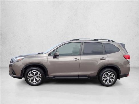 Used 2024 Subaru Forester Premium AWD/4WD image 2