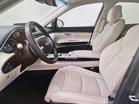 Used 2025 Genesis GV70 2.5T image 5