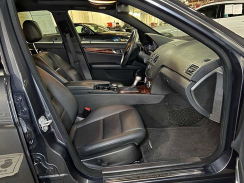 Used 2011 Mercedes-Benz C 300 4MATIC Sedan image 11