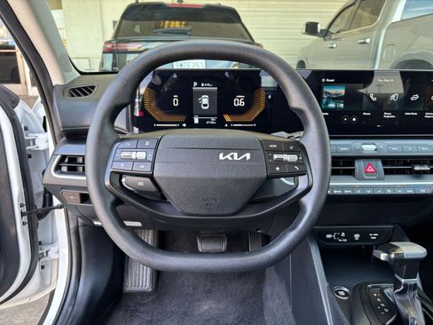 Used 2025 Kia K4 FWD image 28