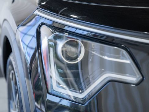 Used 2024 Kia Niro LX FWD image 9