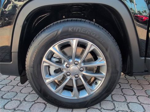 Used 2022 Jeep Cherokee Latitude Lux image 18