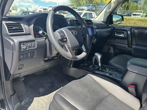 Used 2018 Toyota 4Runner TRD Off-Road Premium AWD/4WD image 13